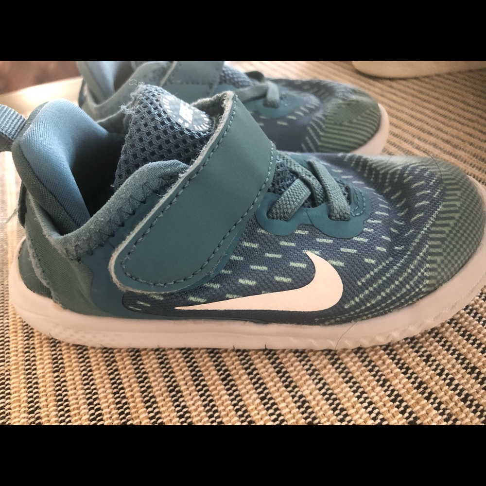 NIKE toddler shoes size 8